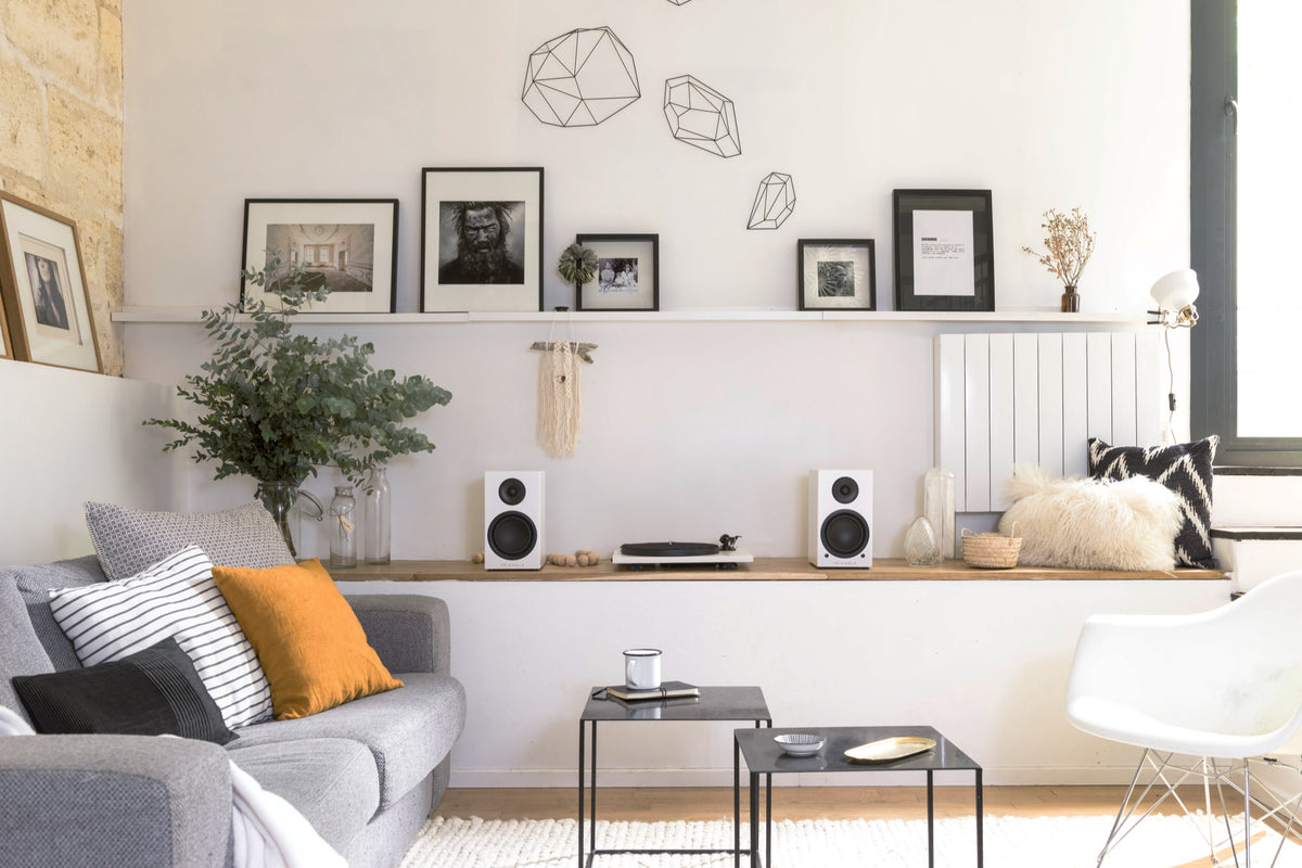 Triangle LN01A White - lifestyle