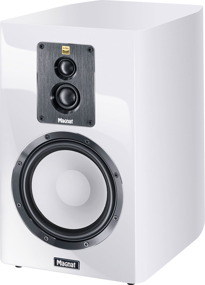 MAGNAT Signature 903 Bookshelf Speakers