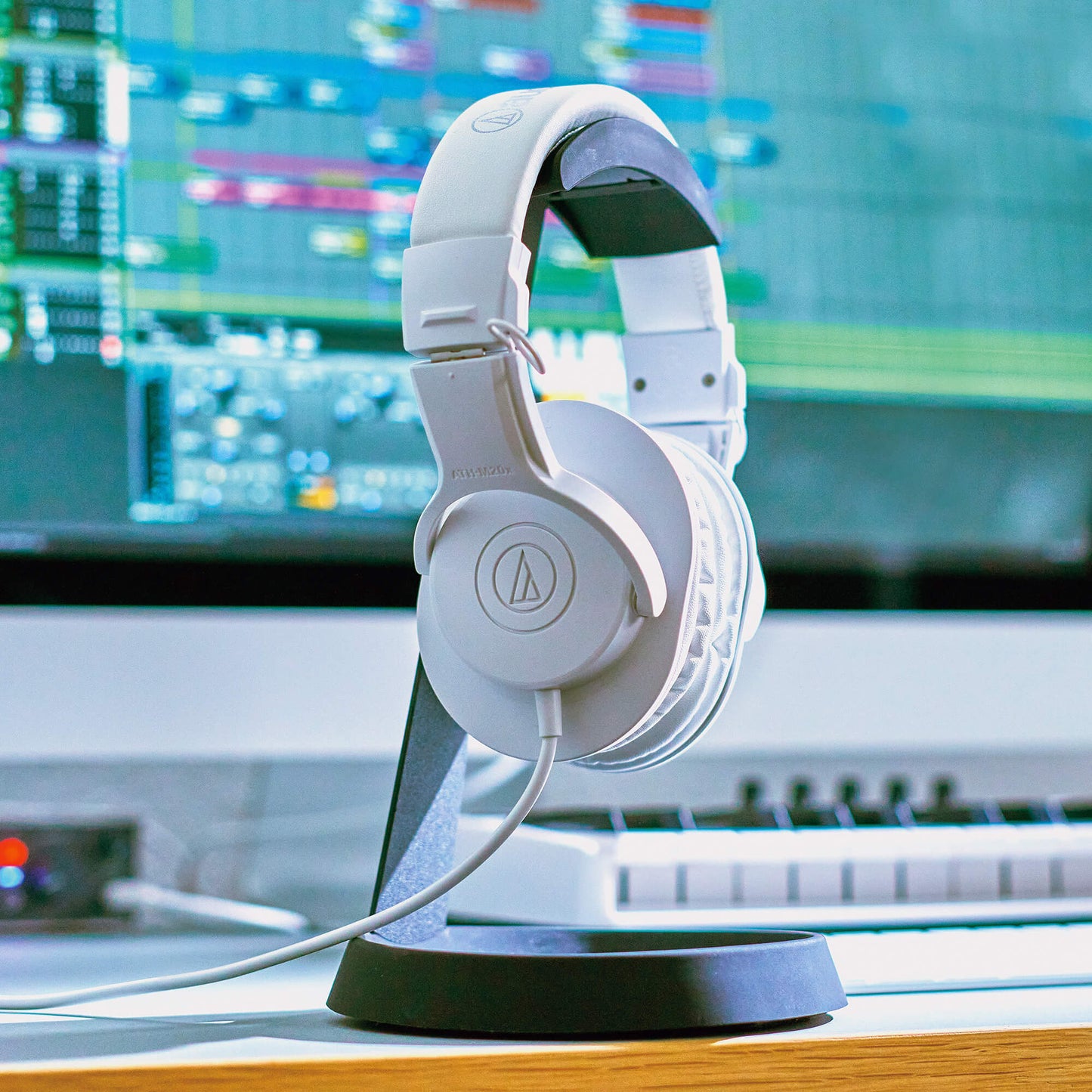 Audio-Technica ATH-M20x Over-ear Headphones with Closed-back White