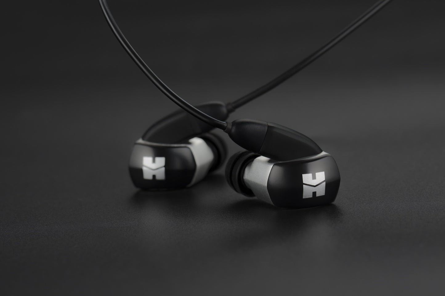 Hifiman RE 2000 Pro Silver Dynamic In-ear Headphones Wired