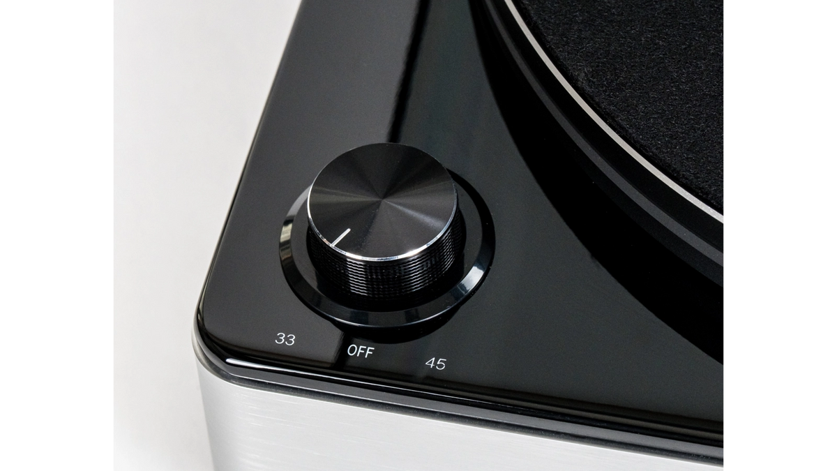 Elac Miracord MRC-601 Turntable