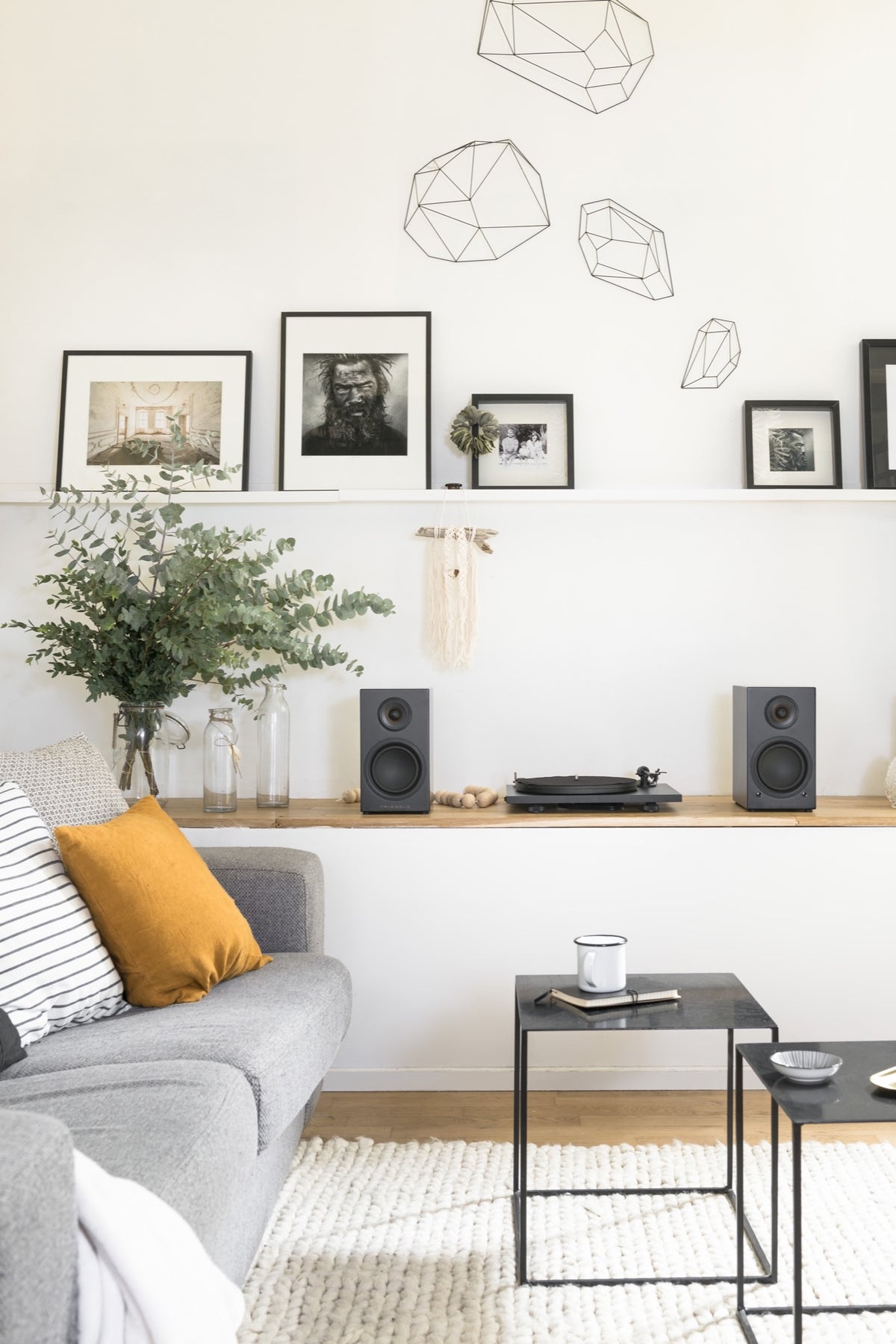 Triangle LN01A Black - lifestyle